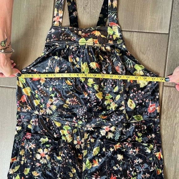 Natural Life Dakota Floral Jumpsuit with Black and Yellow Accents - Picture 7 of 11